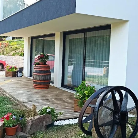 Casa Fontelas * Каштелу-ди-Пайва
